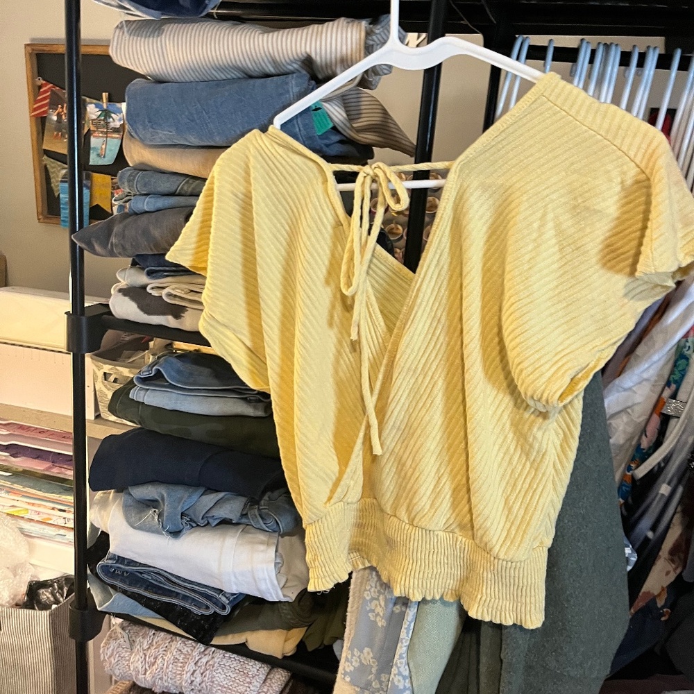 Women’s Altered State yellow crop top with tie M